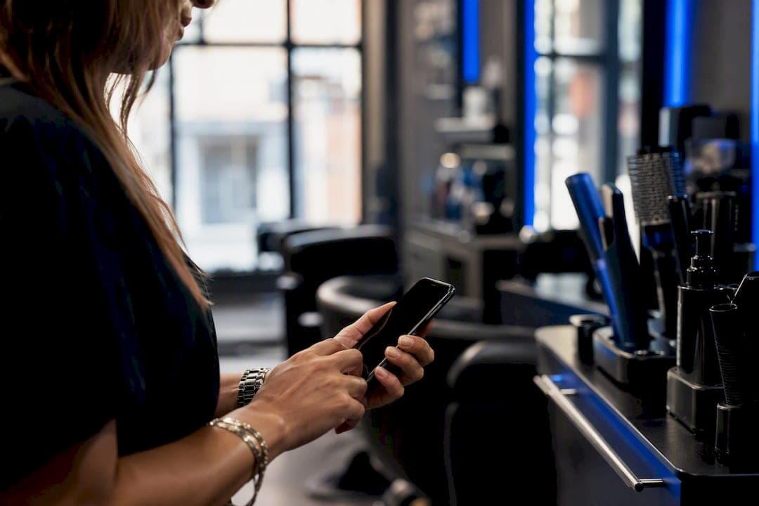 Salon SMS Reminders: What Actually Cuts No-Shows in 2026