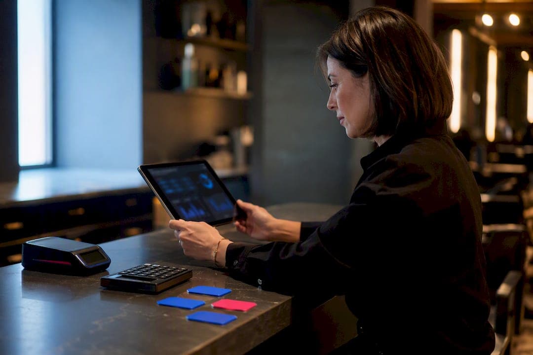 7 Weekly KPIs Salon Owners Can Check in 15 Minutes